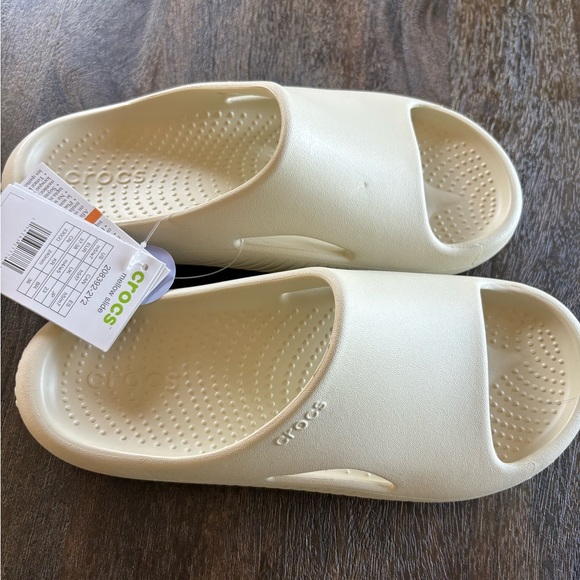 Crocs Mellow Slide in bone sz 5/7 NWT - Picture 5 of 5